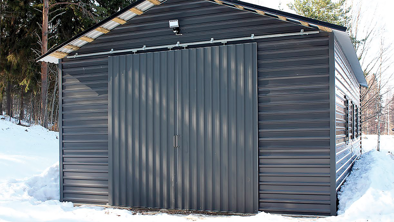 Pihavarastot ja tallit