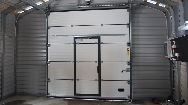 Pihavarastot ja tallit