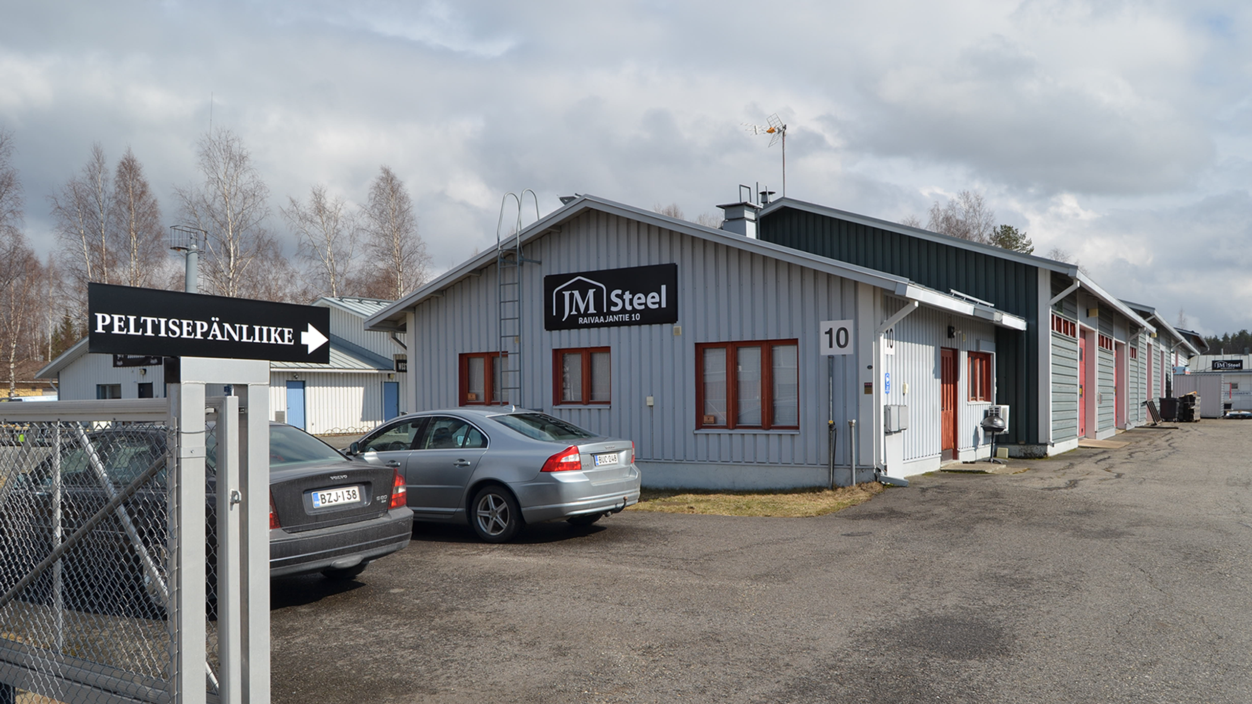 JM Steel Oy:n peltisepänliike ja konepaja osoitteessa Raivaajantie 10, Joensuu
